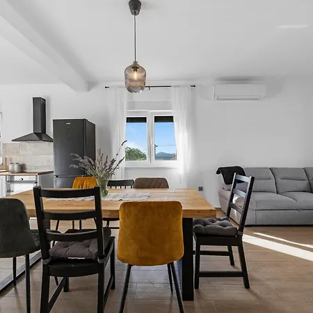 Vakantiehuis Prachtig In Danilo Met Wifi *