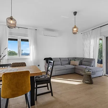 Tatil Evi Gorgeous In Danilo With Wifi