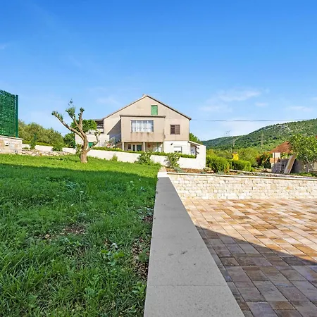 Tatil Evi Gorgeous In Danilo With Wifi
