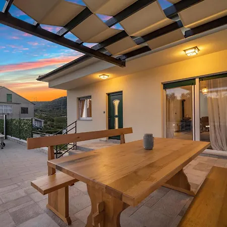 Casa vacanze Gorgeous In Danilo With Wifi