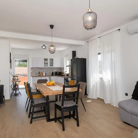 Gorgeous In Danilo With Wifi Tatil Evi Protega