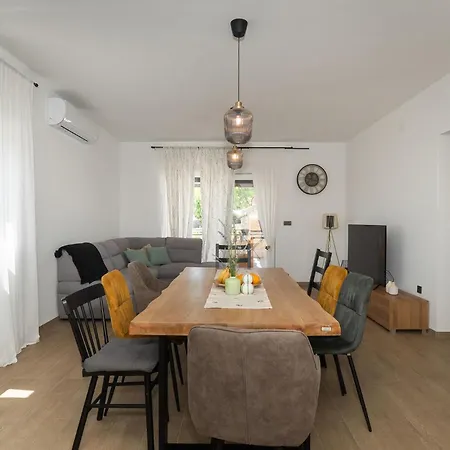 Gorgeous In Danilo With Wifi Protega