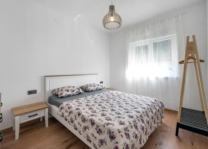 Gorgeous In Danilo With Wifi Casa de Férias