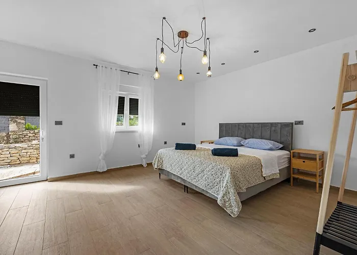 Gorgeous In Danilo With Wifi Tatil Evi Protega