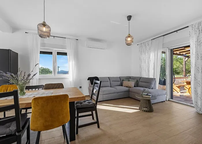 Tatil Evi Gorgeous In Danilo With Wifi