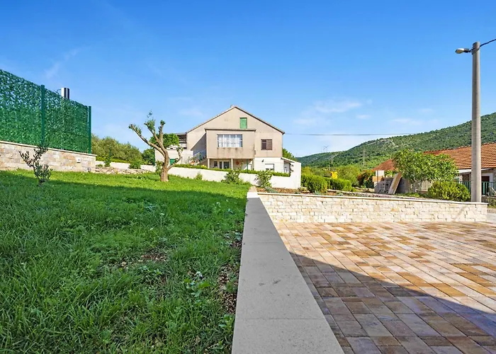 Tatil Evi Gorgeous In Danilo With Wifi