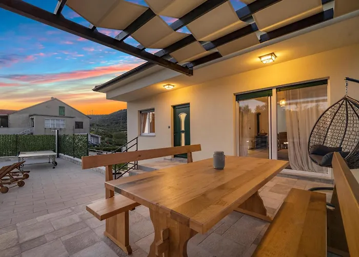 Casa de Férias Gorgeous In Danilo With Wifi