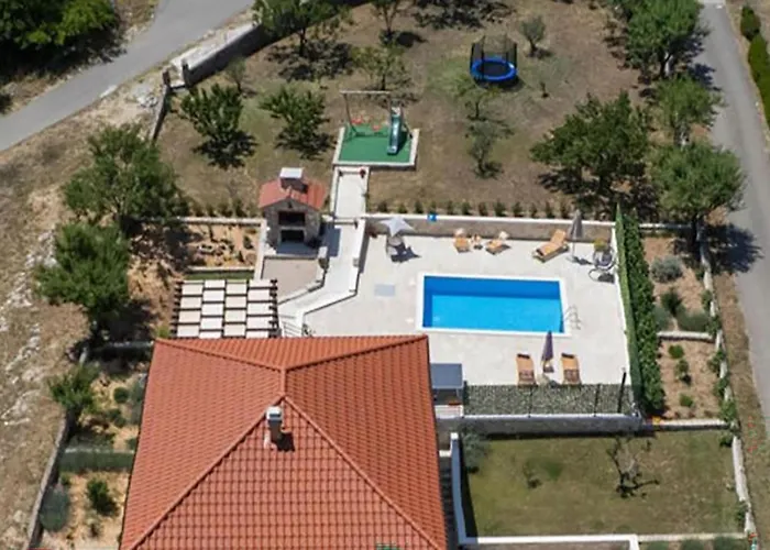 Casa de Férias Gorgeous In Danilo With Wifi