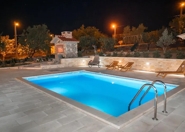 Gorgeous In Danilo With Wifi Holiday home *